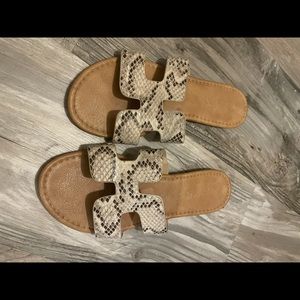 Women’s size 5.5 snake skin sandal